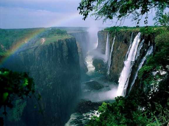 [Victoria_Falls_Zimbabwe.jpg]