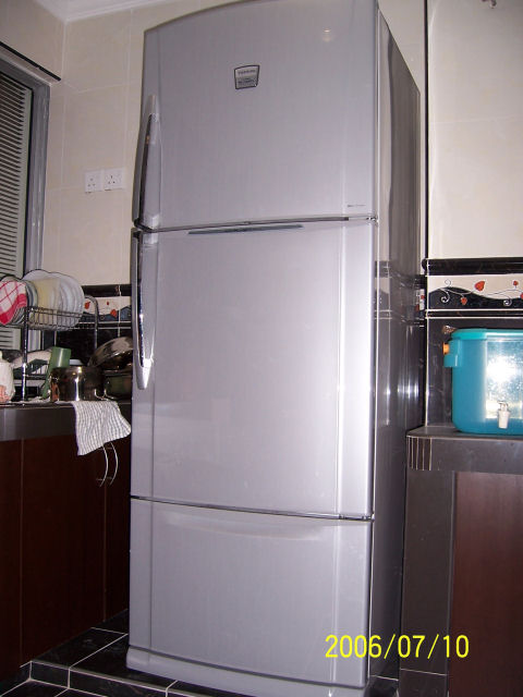 [Kitchen+-+fridge.jpg]