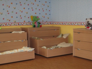 [bed+drawers.jpg]