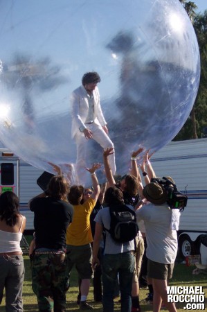 [images_pic-mid-148-Flaming_Lips_bubble.jpg]