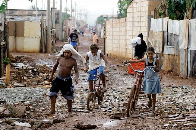 [brazil-estrutural-slum.jpg]