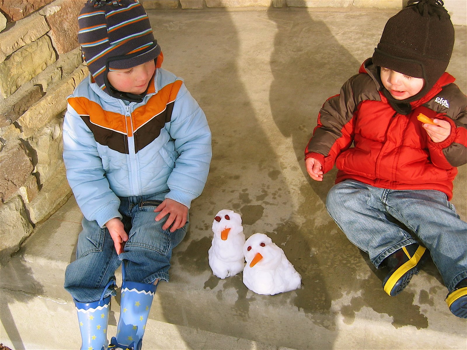 [boys+with+snowmen.jpg]