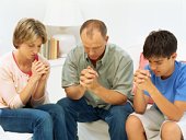 [family+praying.jpg]
