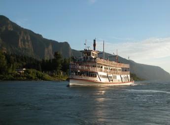 [columbia-gorge-river-boat-cruise.jpg]