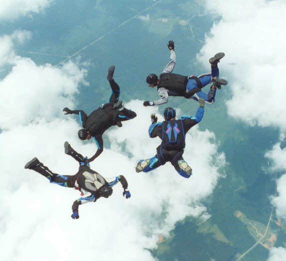 [Skydiving_4_way.jpg]