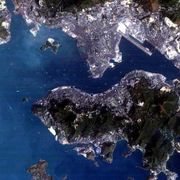 [180px-HK_Harbor_Airport_Landsat.jpg]