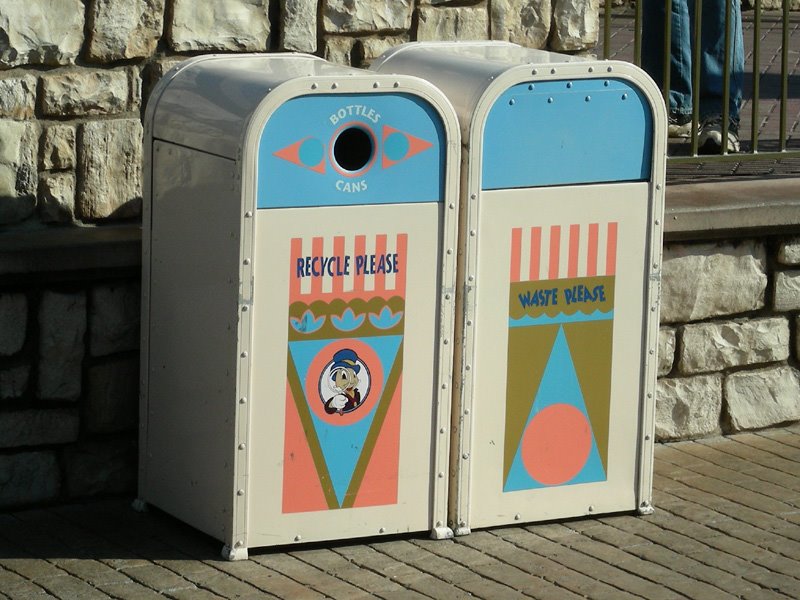 [small-world-recycling-garbagecan.jpg]