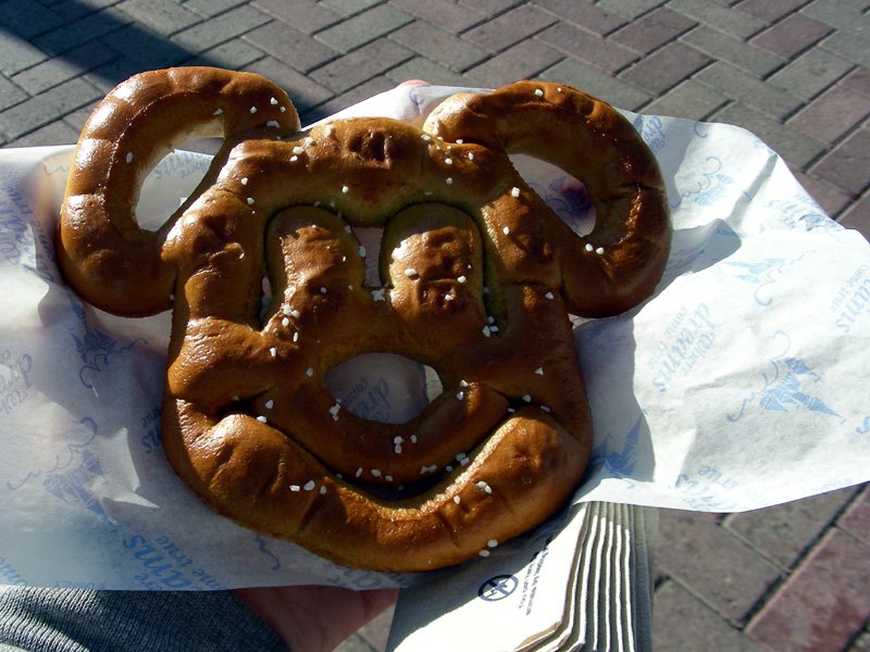 [mickey-pretzel.jpg]