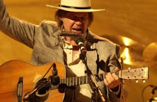 Neil Young spiller i aften i Falconerteateret