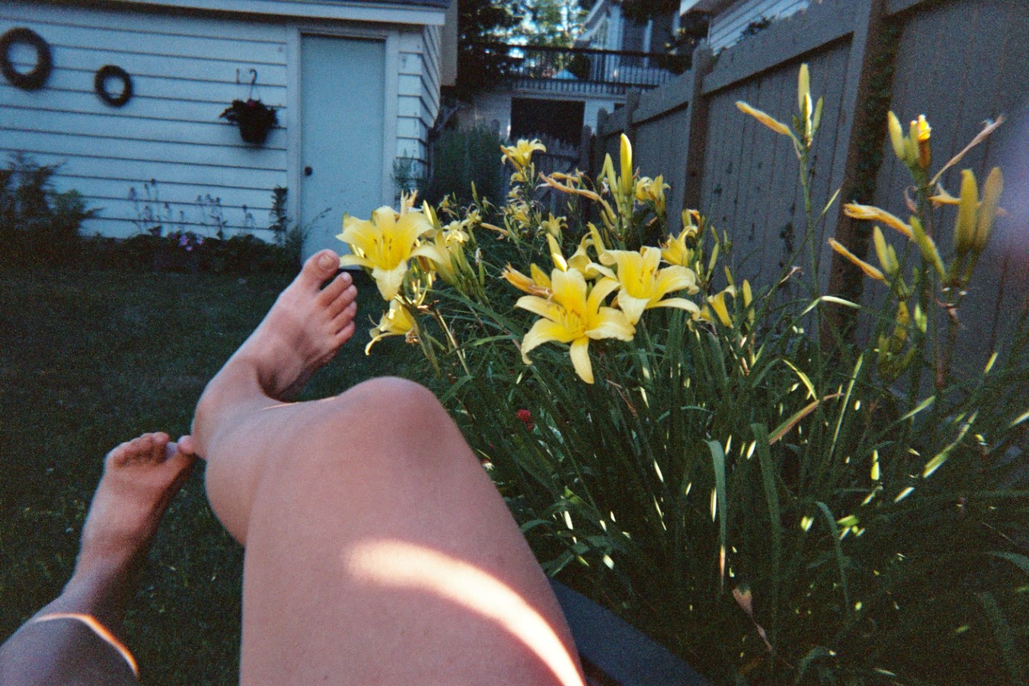 [two+feet+and+a+flower.JPG]