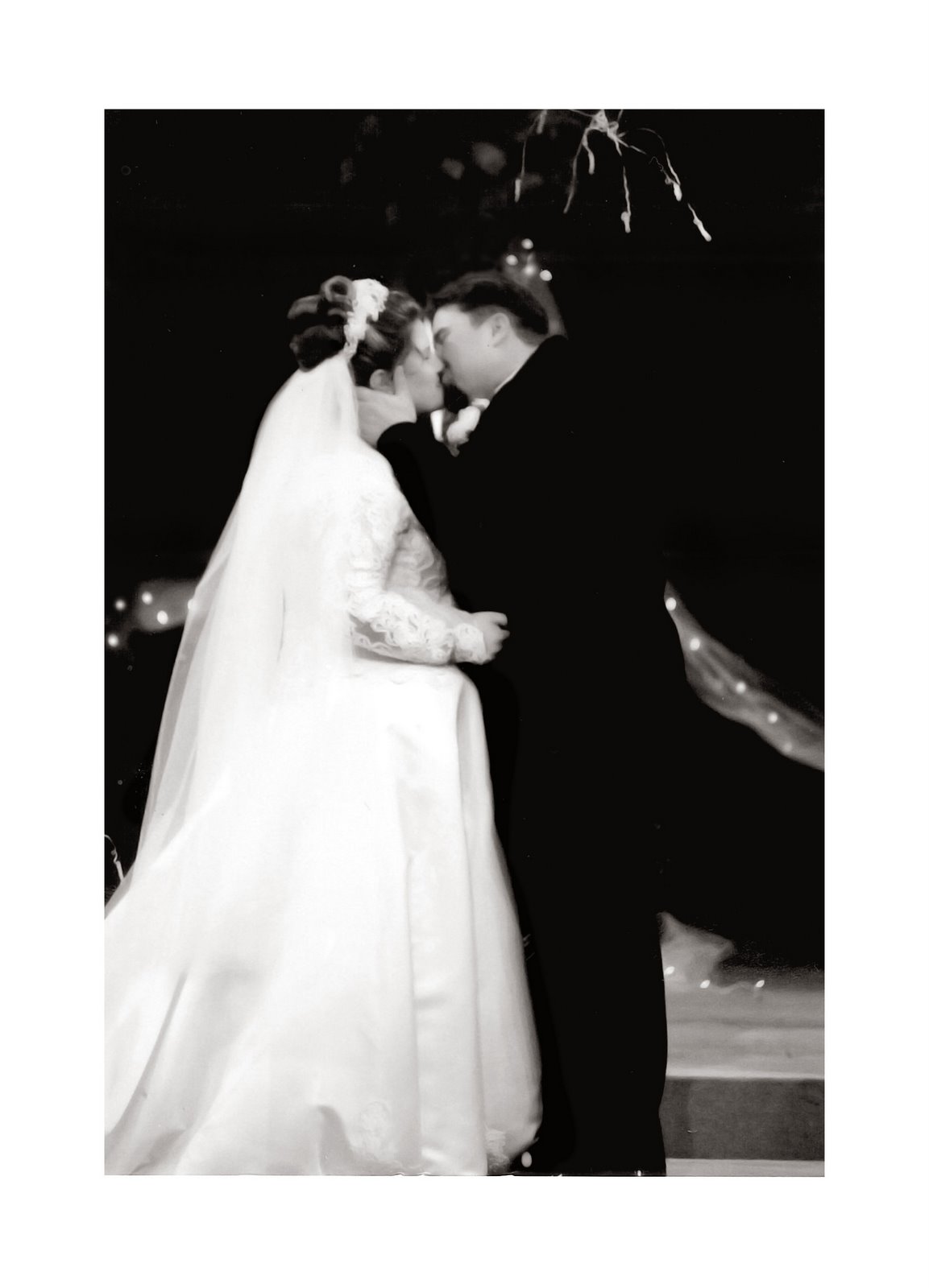[Wedding+Kiss2border.jpg]