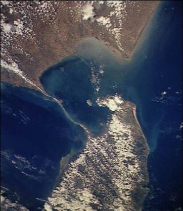 [NASA+Picture+of+30+Km+long+Rama+Setu+in+Palk+Strait+between+Rameswaram+&+Mannar,+Srilanka.jpg]