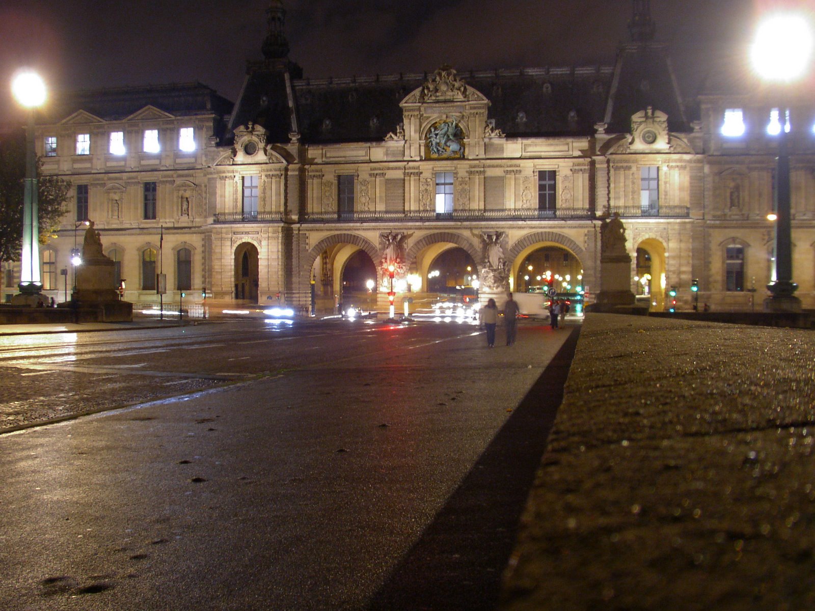 [Louvre1.JPG]