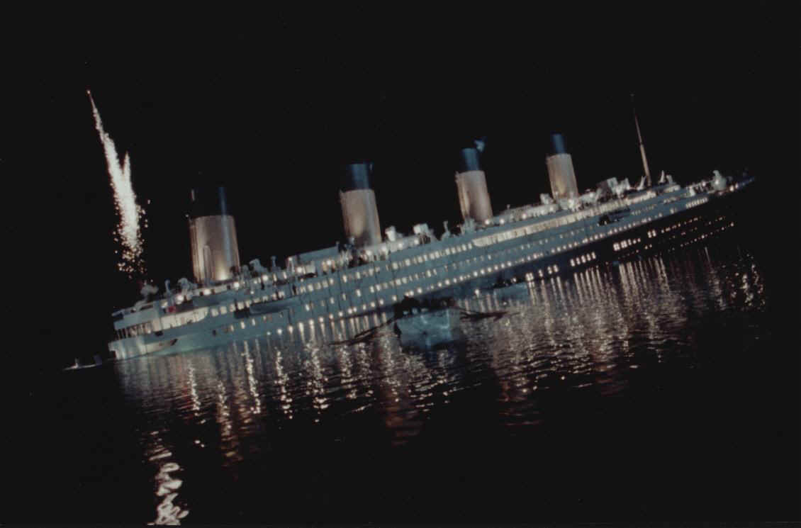 [titanic-sinking.jpg]
