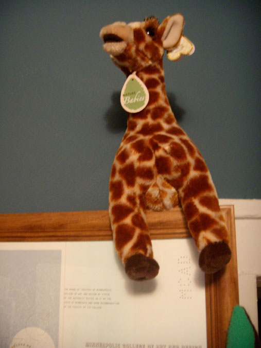 [stuffed_giraffe.jpg]