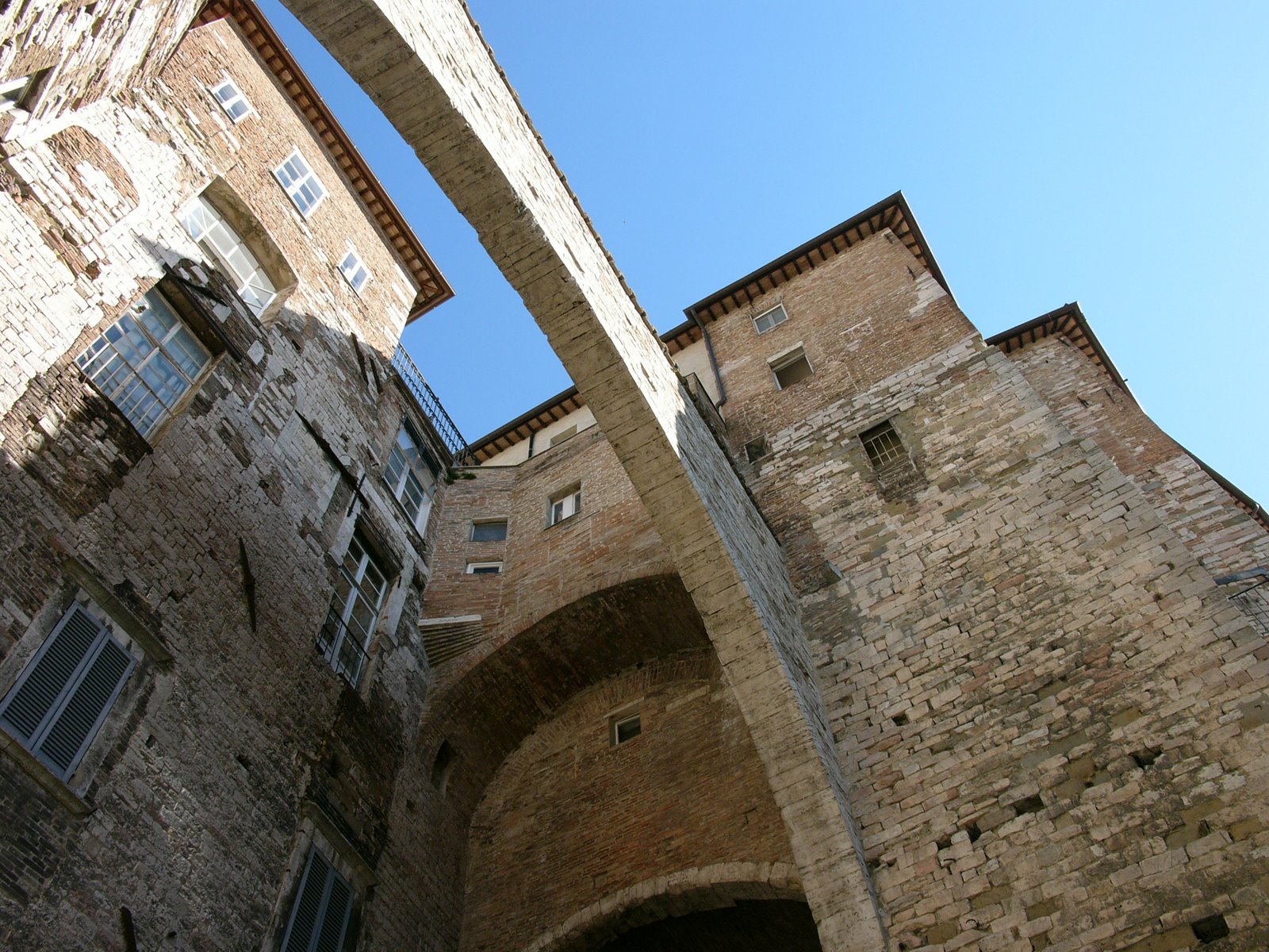 [Abode+Italian+Buyers+Guide+Perugia.JPG]