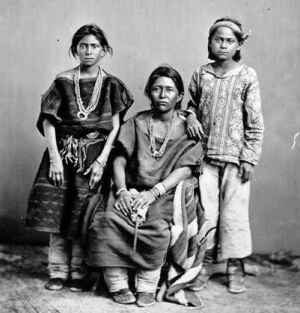 [navajo-woman-children.jpg]