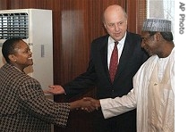 [AP_Negroponte_center_and_Jendayi_Frazer_left_with_Umaru_YarAdua_in_Abuja_eng_195_12nov07.jpg]