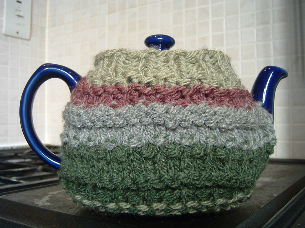 [tea+cosy+and+more+leaves150208+002.jpg]