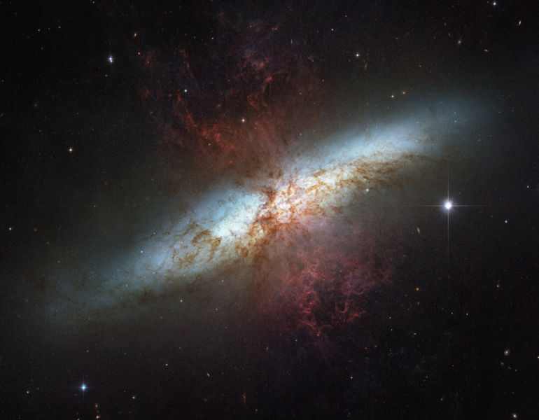 [770px-M82galaxy.jpg]