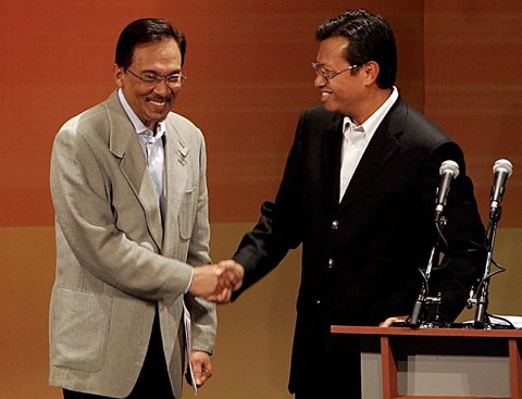 [Jul+17+-+Debate+Anwar+Shabery.jpg]