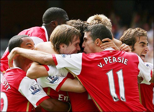 [Arsenal+players+celebrating+against+Fulham.jpg]