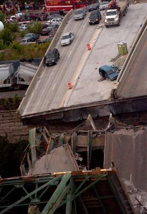 [2minneapolis_bridge_collapse.jpg]