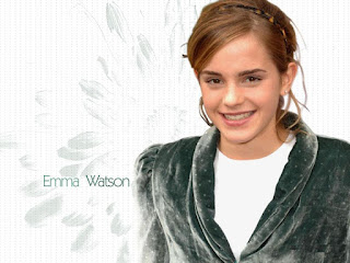 Emma Watson Cute Hollywood Actress Wallpaper Image