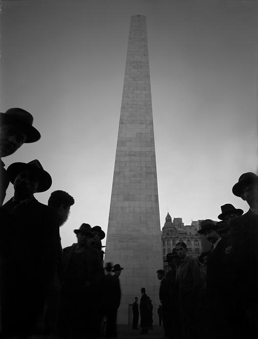 [Obelisco,+1936.+©+Horacio+Coppola.JPG]