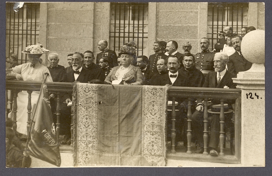 [1915.+La+Infanta+Isabel+preside+Los+Juegos+Florales+en+San+Lorenzo+de+El+Escorial.jpg]