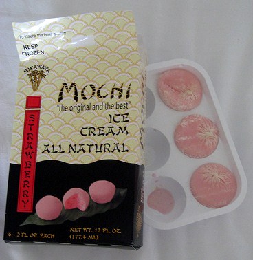 Strawberry Mochi Japanese Ice Cream japaneseicecream.blogspot.com