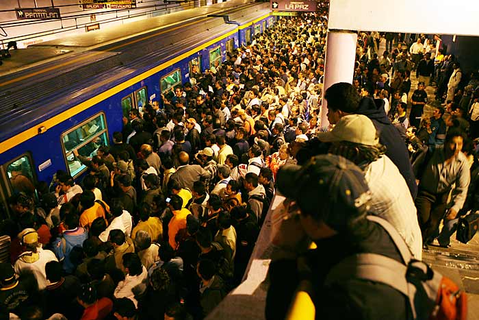 [Metro+Pantitlán+febrero8_2008.jpg]