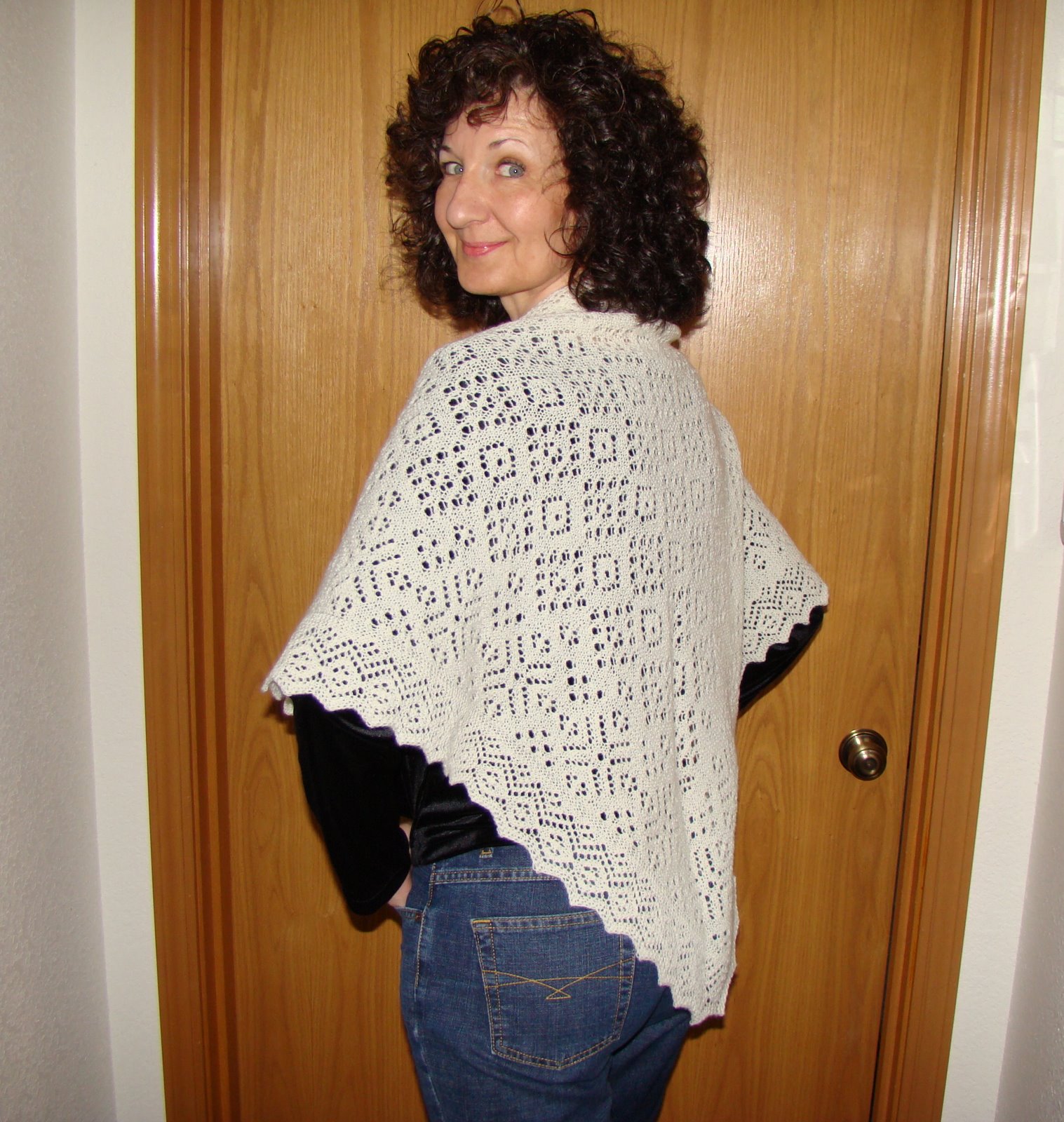 [Me+and+my+shawl+part+of+the+back+cropped.jpg]