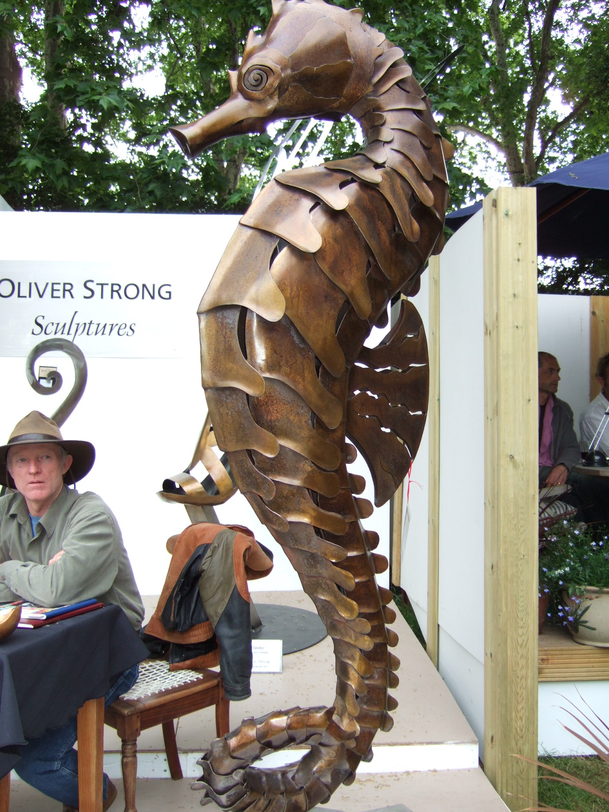 [May07Sea+horse+sculpture+at+Chelsea+Flower+Show.JPG]