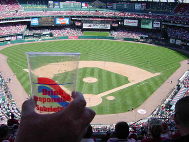 [mo+baseball+infield+beer+small.jpg]
