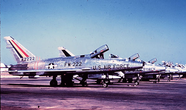 [F-100d-54-2222-wc-48tfw-chm-1957.jpg]