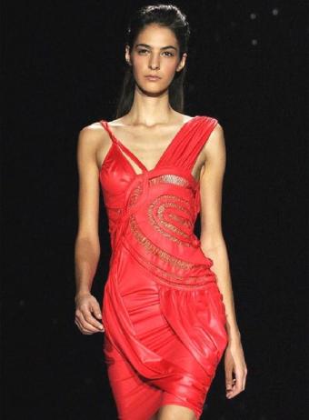 [modelo_desfila_Semana_Moda_Milan_2004.jpg]