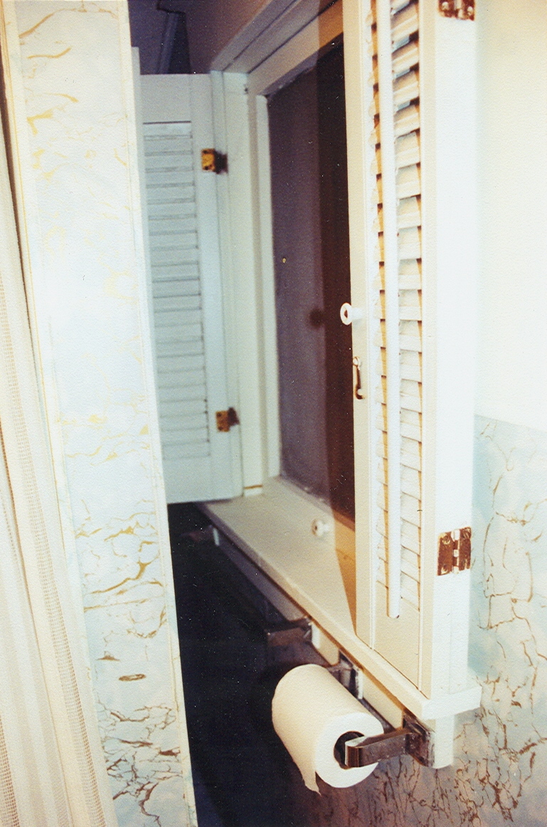 [bathroom+3+Sept2003.jpg]