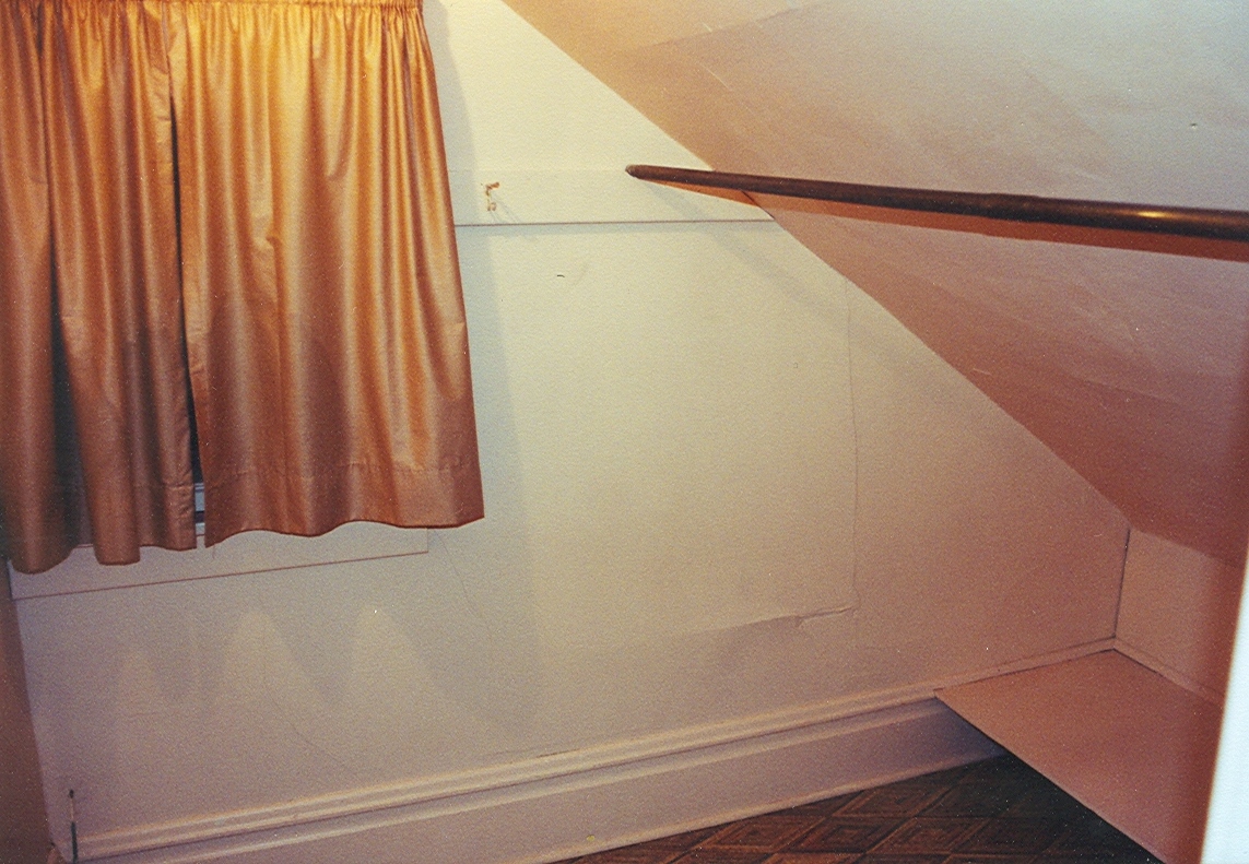 [back+bedroom+closet+Sept2003.jpg]