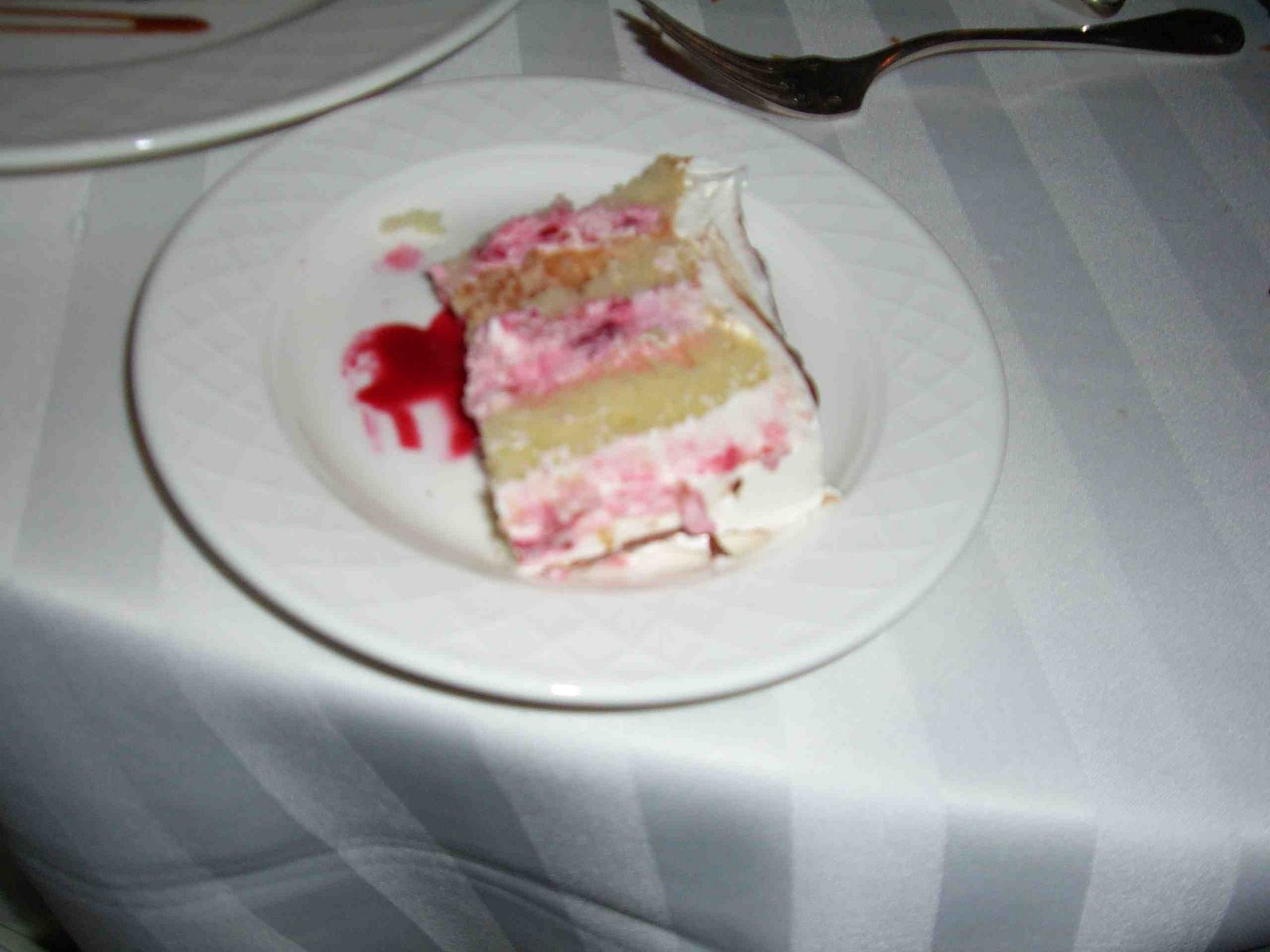 [9_wedding_cake.jpg]