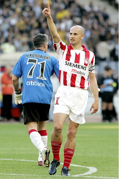 [2004-2005,+Α.Νικοπολίδης,+Π.Τζόρτζεβιτς+(ΑΕΚ-ΟΛΥΜΠΙΑΚΟΣ+0-1).jpg]