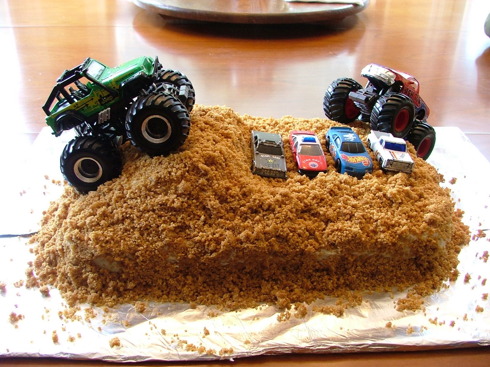 [Monster+Truck+Cake.JPG]