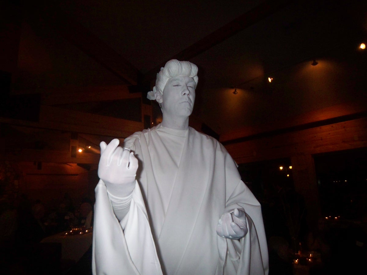 [statue2.JPG]