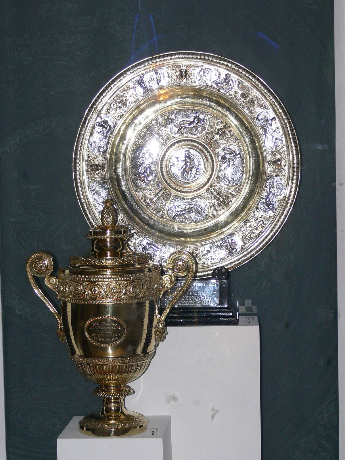 [Wimbledon_trophies.jpg]
