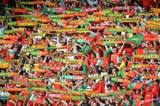 [14114067-soccer-uefa-european-championship-2008-group-czech-republic-v-portugal.jpg]