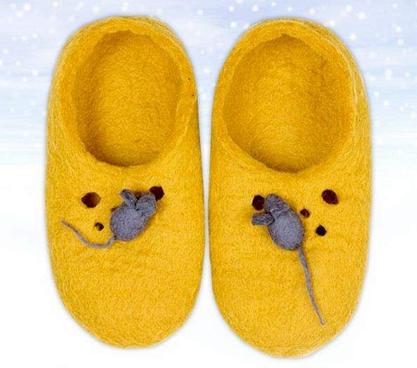 [unusual-slippers-17.jpg]