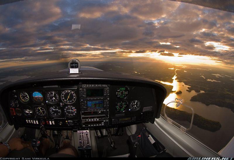 [top-10-aircraft-cockpit05.jpg]