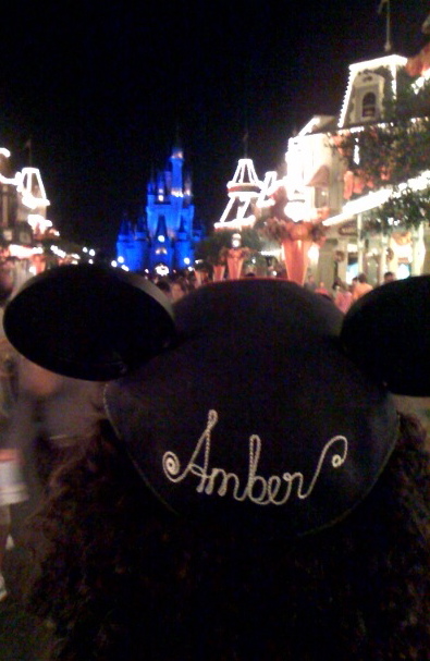 [amber+with+mouse+ears.jpg]