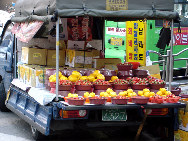 [fruit+truck.jpg]