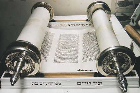 [Torah.jpg]